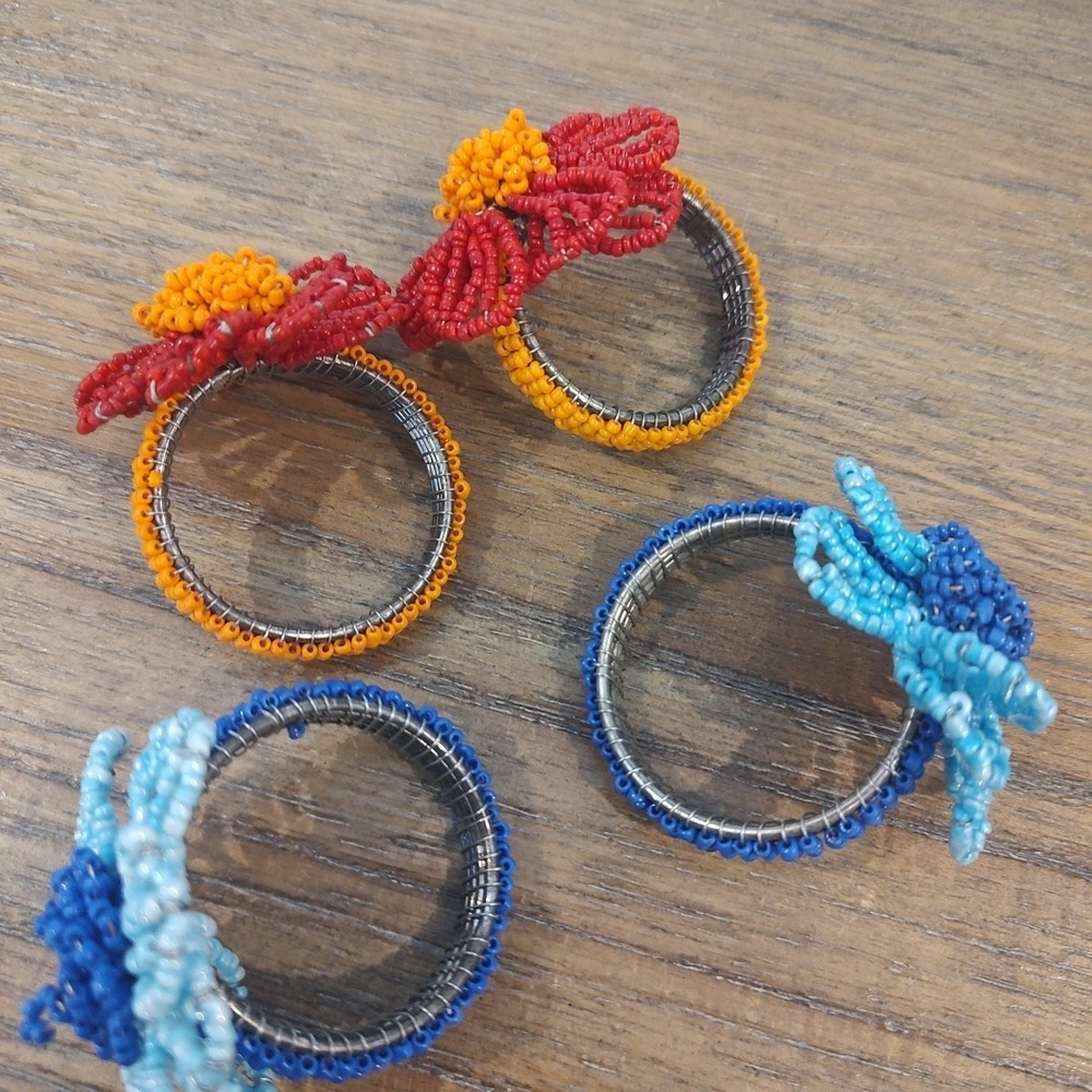 Set Of 4 HANDMADE Beaded Floral Napkin Rings Blue Red Flowers Boho Eclectic - Picture 3 of 5